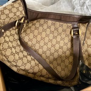 Gucci monogram medium abbey shoulder bag .